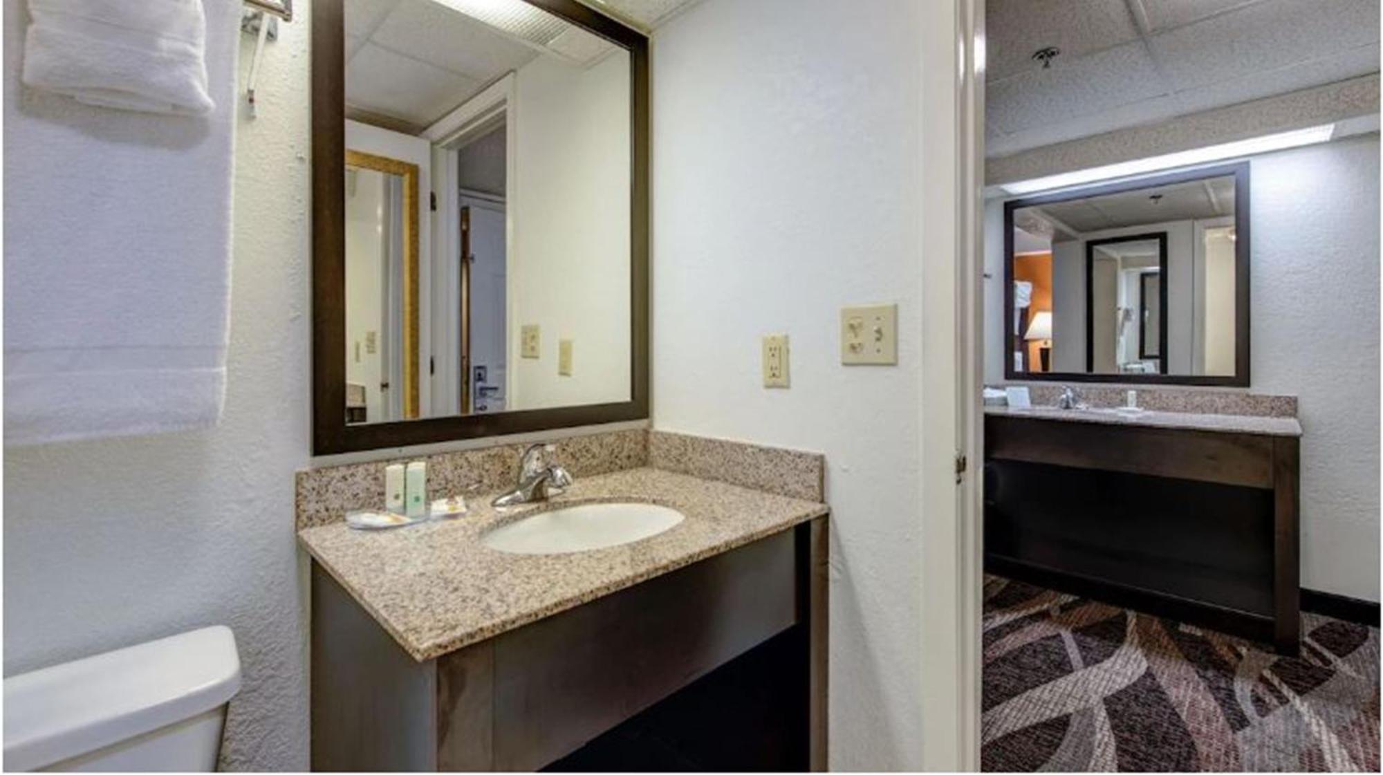 Inn Quality Creekside - Downtown Gatlinburg